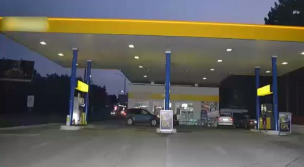 Doi tineri au furat 100 de mii de lei de la o stație peco. Foto: politiacapitalei.md