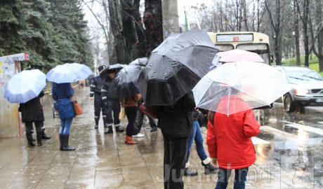 În acest weekend vom avea parte de temperaturi ridicate şi ploi de scurtă durată. Foto: jurnal.md