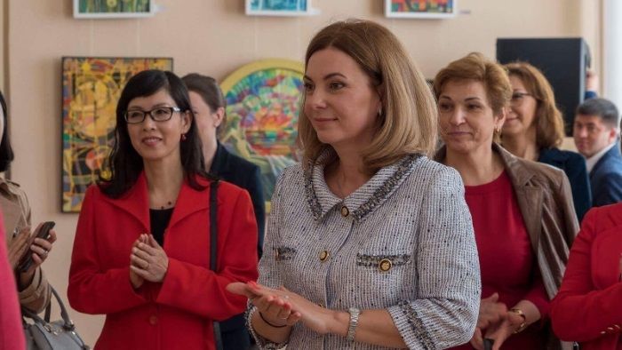 Фонд первой леди купит 50 тонн винограда и раздаст его всем детским садам страны.