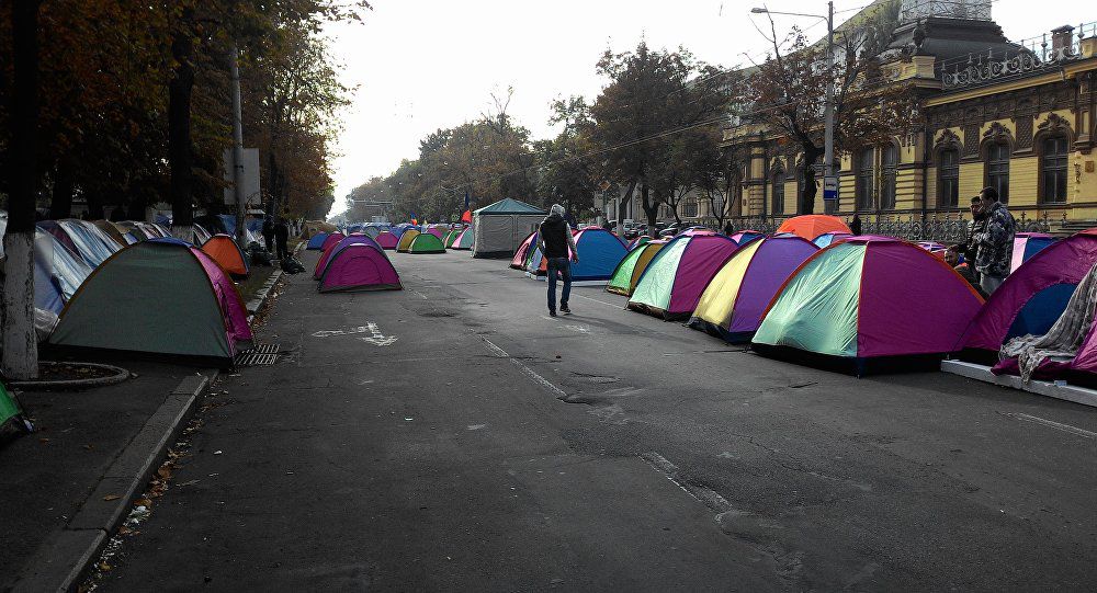 "Мы перекроем улицы и не только в выходные, а у властей не получится нам помешать", — сказал Усатый.
