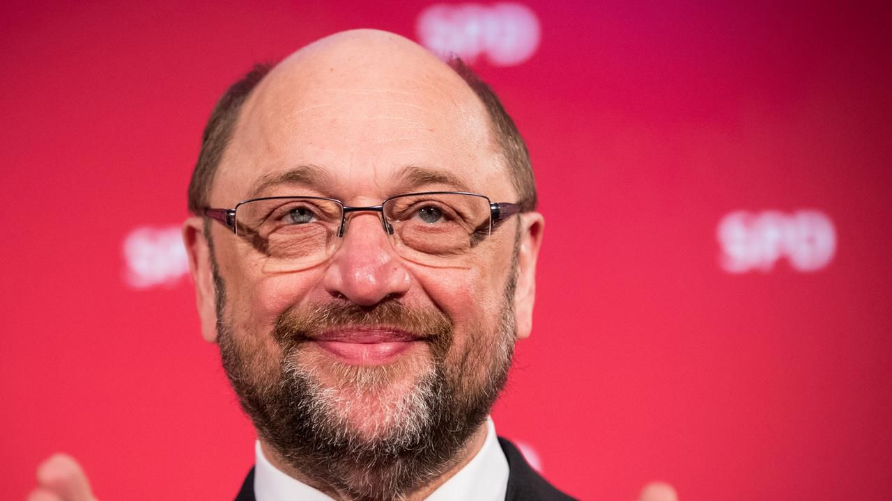 Сам кандидат в канцлеры Германии до сих пор не прокомментировал эти обвинения.