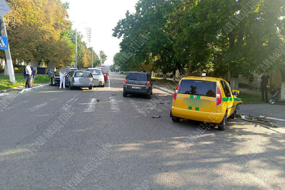 В Бендерах столкнулись 4 автомобиля: одному из водителей стало плохо за рулём.