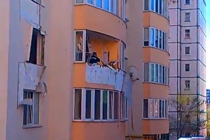 Un tânăr de doar 23 de ani a ajuns la spital în stare gravă, după ce a căzut de la etajul patru al unui bloc din sectorul Râșcani al capitalei.