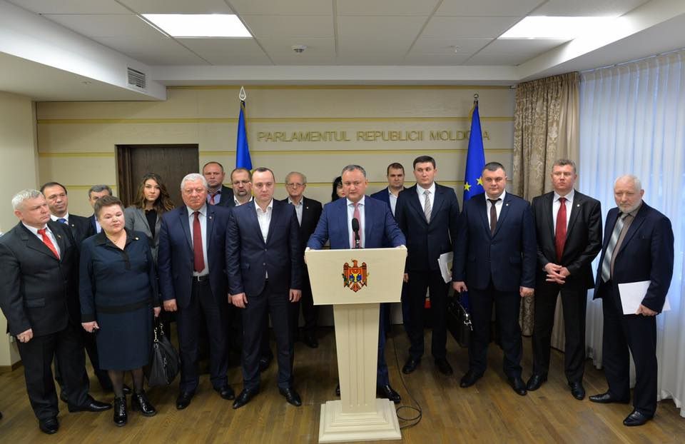 Слушания по краже миллиарда пройдут на фоне массового протеста у стен парламента.