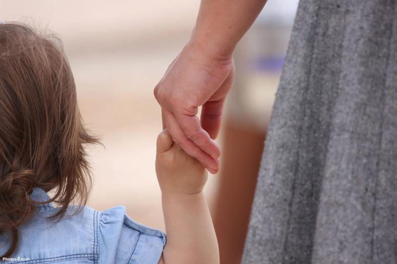Salarii și indemnizații mai mari pentru asistenții parentali în Moldova.