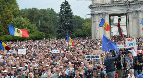 Sondajul a fost realizat pe un eșantion aleatoriu, format din 213 persoane care au participat la mitingul din 13 septembrie.