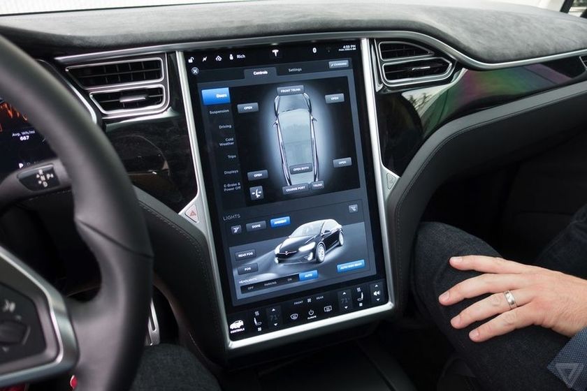 Tesla отзовет почти шесть тысяч электромобилей из-за незатянутых болтов.