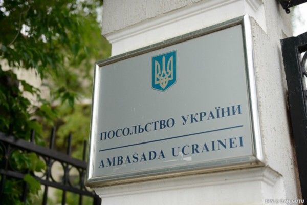 Протестующие потребуют от украинских властей соблюдения собственной Конституции.