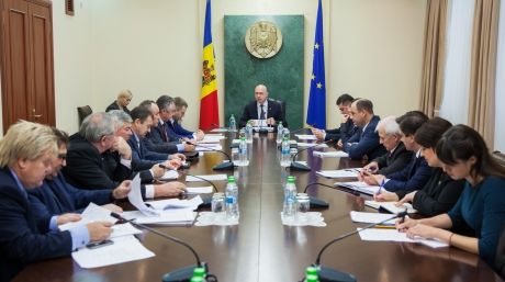 Guvernul a alocat un miliard de lei pentru reparația drumurilor în anul 2016. Foto: gov.md