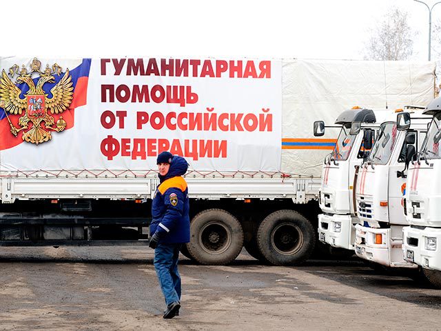 С августа прошлого года 12 автоколонн МЧС доставили в Донецк и Луганск более 16 тысяч тонн гуманитарных грузов.  Фото: РИА Новости