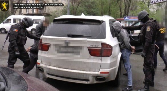 Dacă vor fi găsiți vinovați, aceștia riscă până la 15 ani de închisoare.