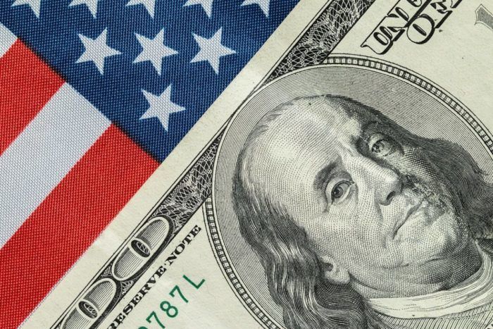 США запретили поставки в Россию долларовых банкнот.