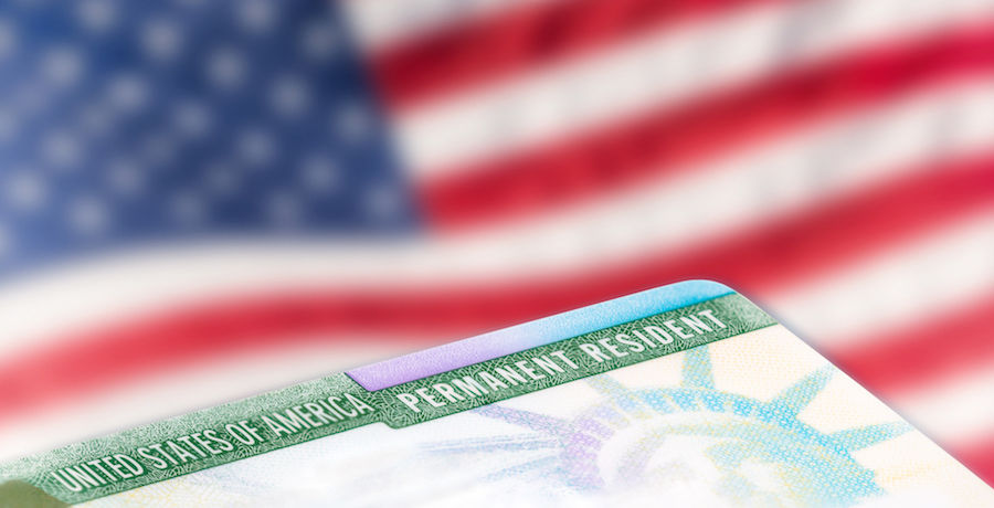 Победители розыгрыша грин-карт судятся с правительством США.