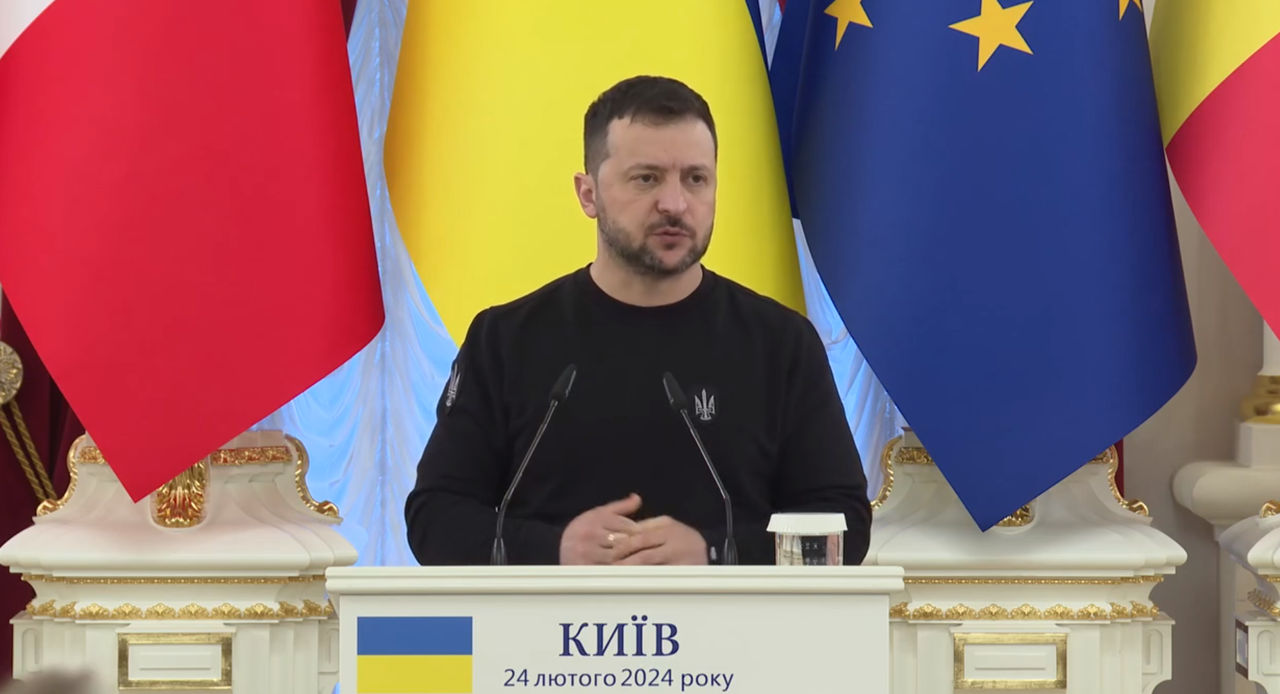 Зеленский объяснил, каким оружием сбили военный самолет А-50.