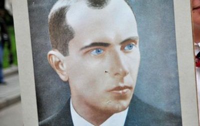 Украинцы стали лучше относиться к Бандере.