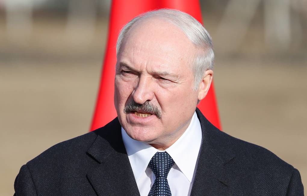 Лукашенко заявил, что в Белоруссии борьбу с коронавирусом ведут "без шума и пыли".