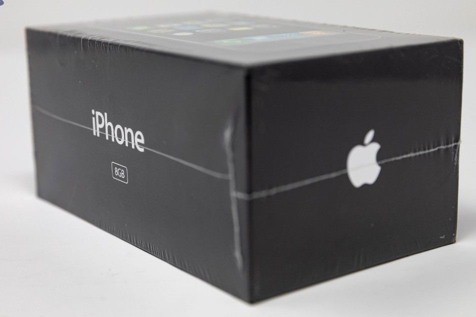 IPhone первого поколения продали на аукционе почти за $40 тысяч.