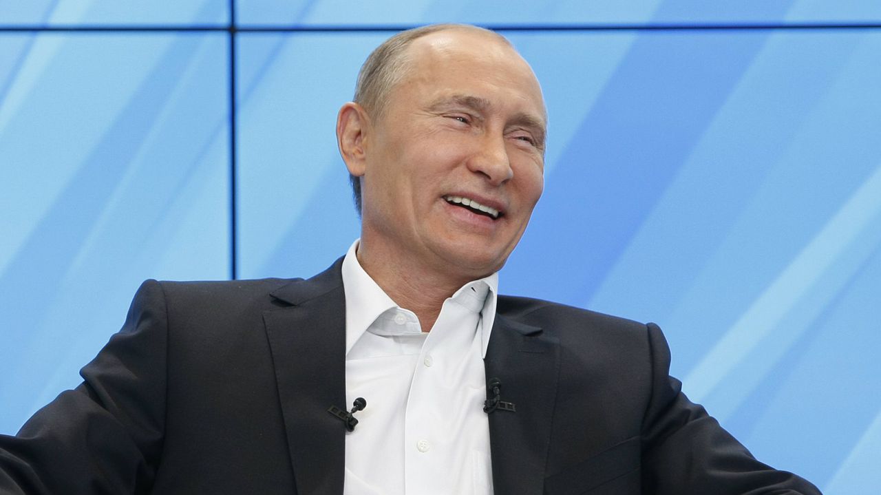 Путин на КВН отреагировал на шутку "женился, развелся, счастлив".