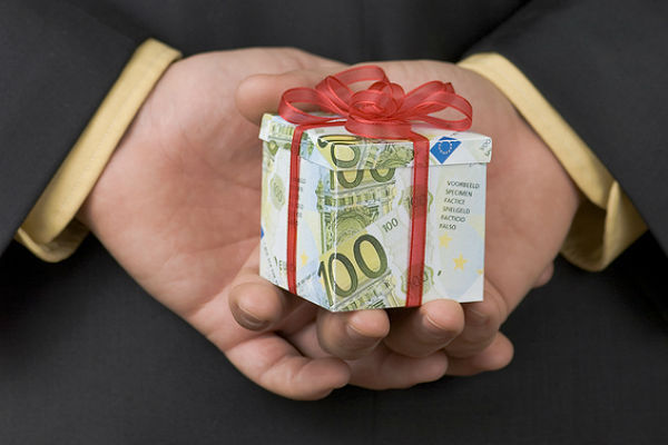 На подарки иностранным гостям выделят максимум 3000 леев.
