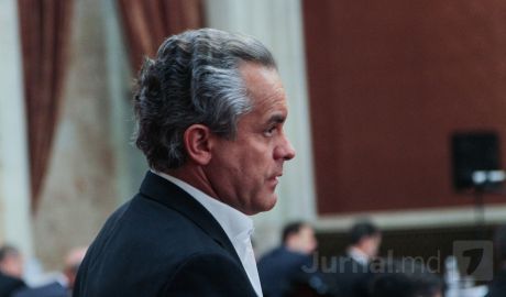 Демократическая партия подписала контракт с американской лоббистской компанией Podesta Group.