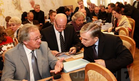 Consiliul Municipal Chişinău a votat astăzi pentru crearea unei Comisii speciale care să verifice activitatea Direcţiei Juridice şi celei de Arhitectură. Foto: jurnal.md