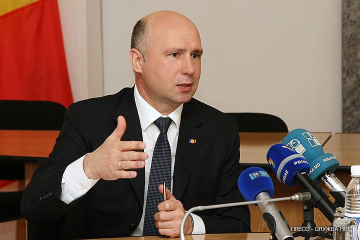 Павел Филип рассказал, что и сам порой удивляется ухищрениям, на которые идут выпускники автошкол при сдаче экзаменов на получение прав.