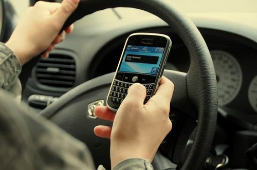 Şoferii care nu respectă regulile de circulaţie şi vor fi surprinşi de camerele de supravehere din oraş vor putea afla imediat despre contravenţie.