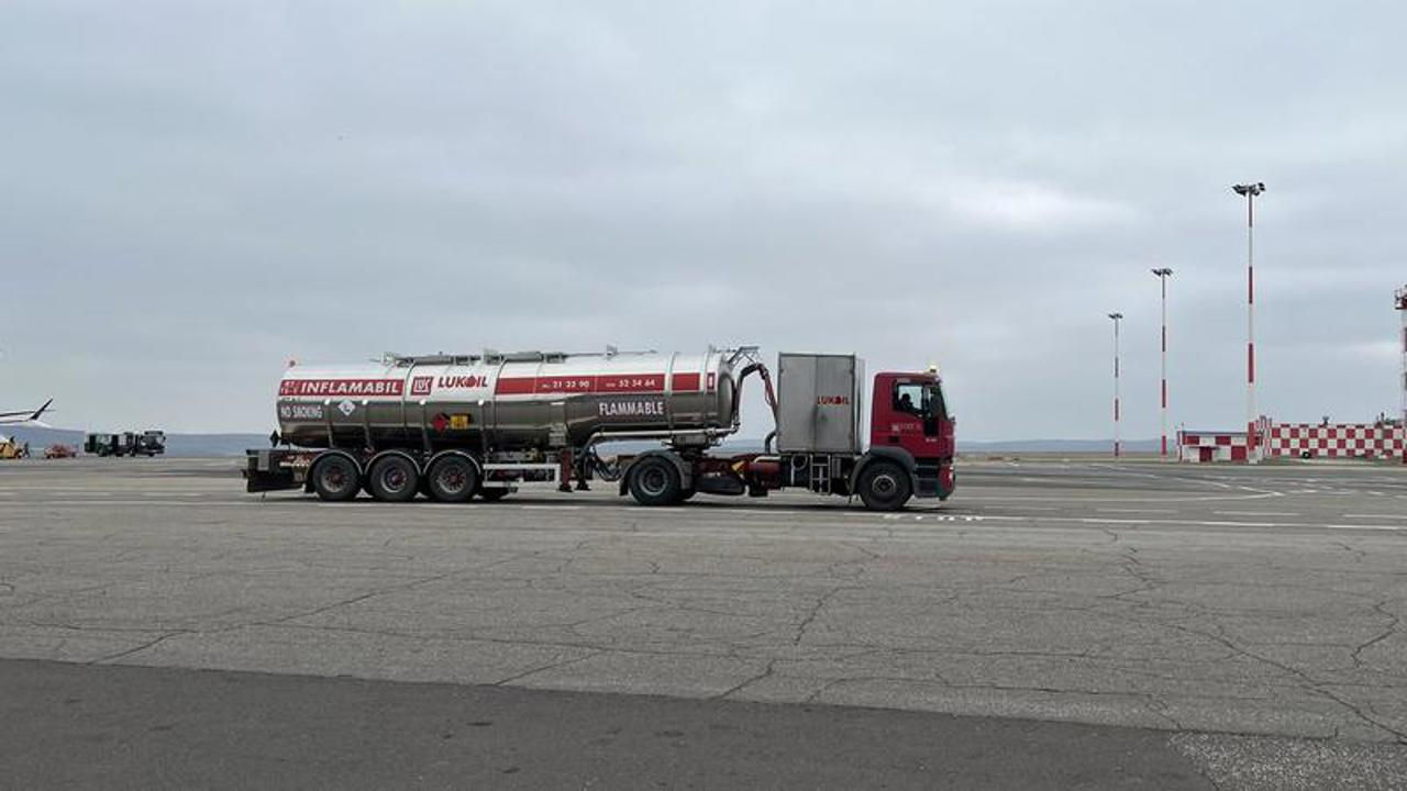 Lukoil не вернул государству активы в аэропорту даже после штрафа.