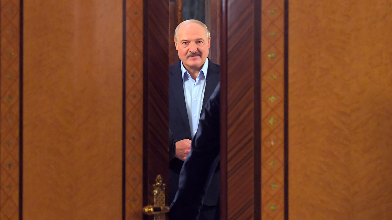 Лукашенко отправил правительство в отставку.