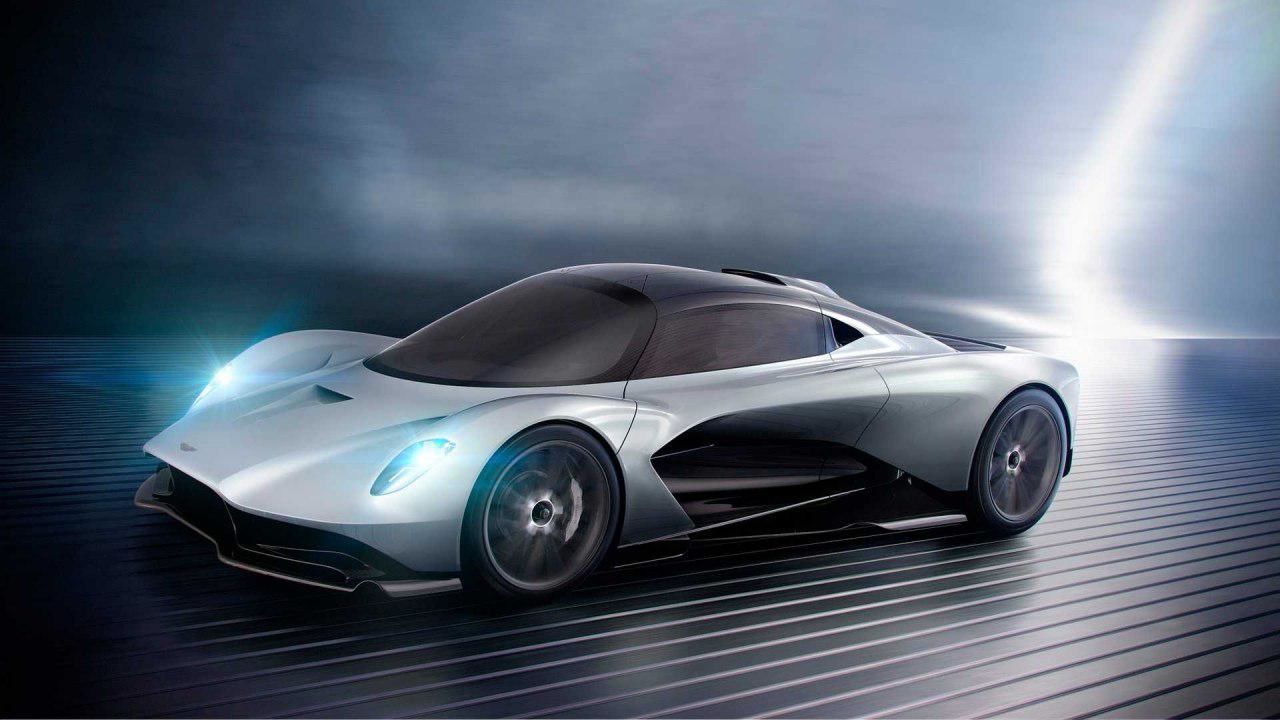 Британский автопроизводитель Aston Martin представил новый гиперкар AM-RB 003, полностью изготовленный из углеводородного волокна.