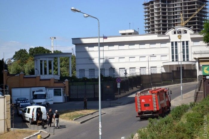 Сообщение о минировании генконсульства России в Одессе оказалось ложным.