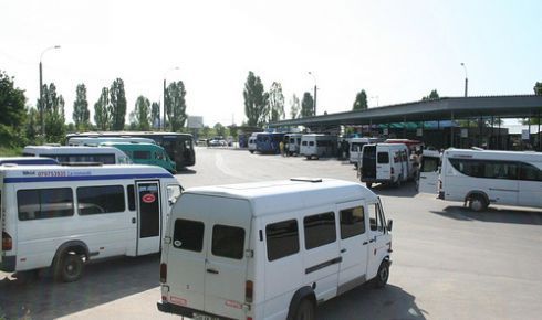 Cursele auto spre România vor fi suplinite după Revelion, când tinerii care studiază peste Prut vor trebui să revină la ore.