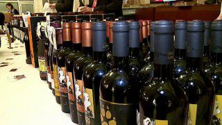 La prezentările și degustarea vinurilor moldovenești au fost invitați peste 120 de distribuitori, oameni de afaceri, oficiali și jurnaliști. Foto: mbc.md