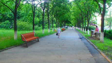 Primăria Capitalei a lansat proiectul "Donează o bancă". Foto: chisinau.md