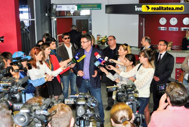 Primarul de Bălți, Renato Usatîi, este pe calea de a semna un contract de achiziție a unui post de televiziune.