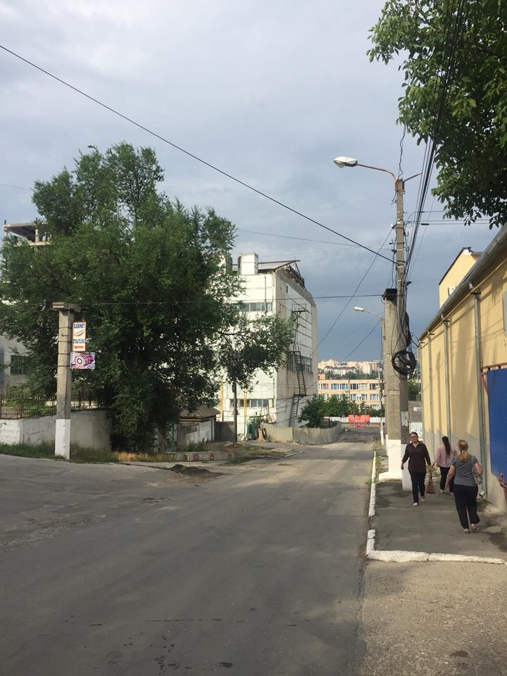Возобновлено движение транспорта по улице Подул Ыналт.