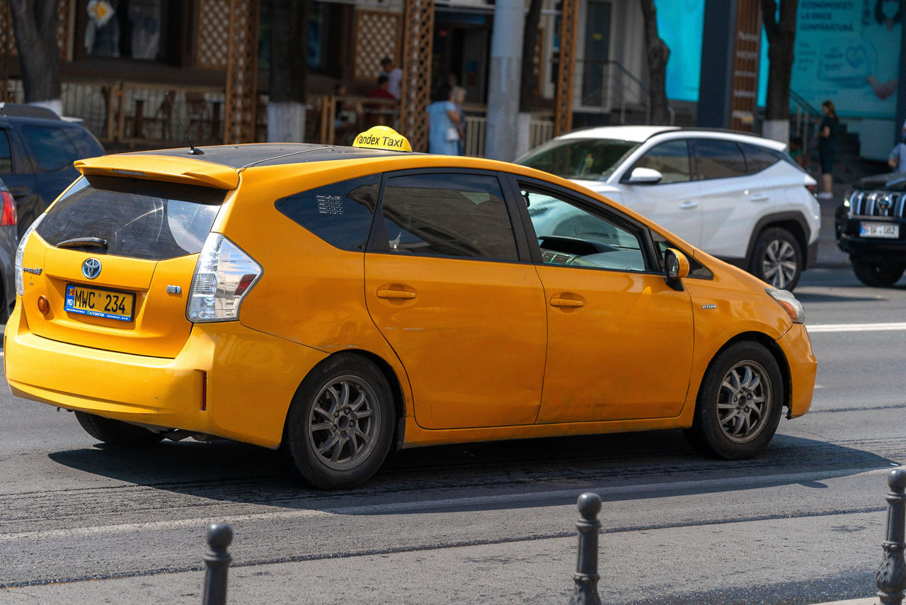Serviciile de taxi ar putea funcționa după reguli noi.