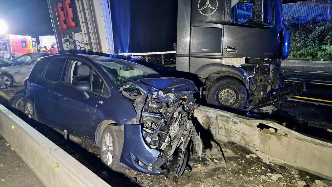 Un camion a provocat mai multe accidente în Germania: 26 de răniți și 50 de mașini avariate.