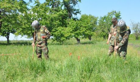 Peste 30 de obiecte explozive, dezamorsat de genişti timp de 1 lună. Foto:army.md