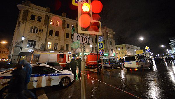 В результате взрыва пострадали пять человек, возбуждено уголовное дело по статье "хулиганство".