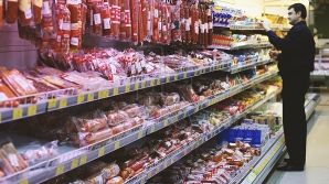 Inspectorii au verificat luna trecută mai multe loturi de alimente autohtone şi de import din depozite.