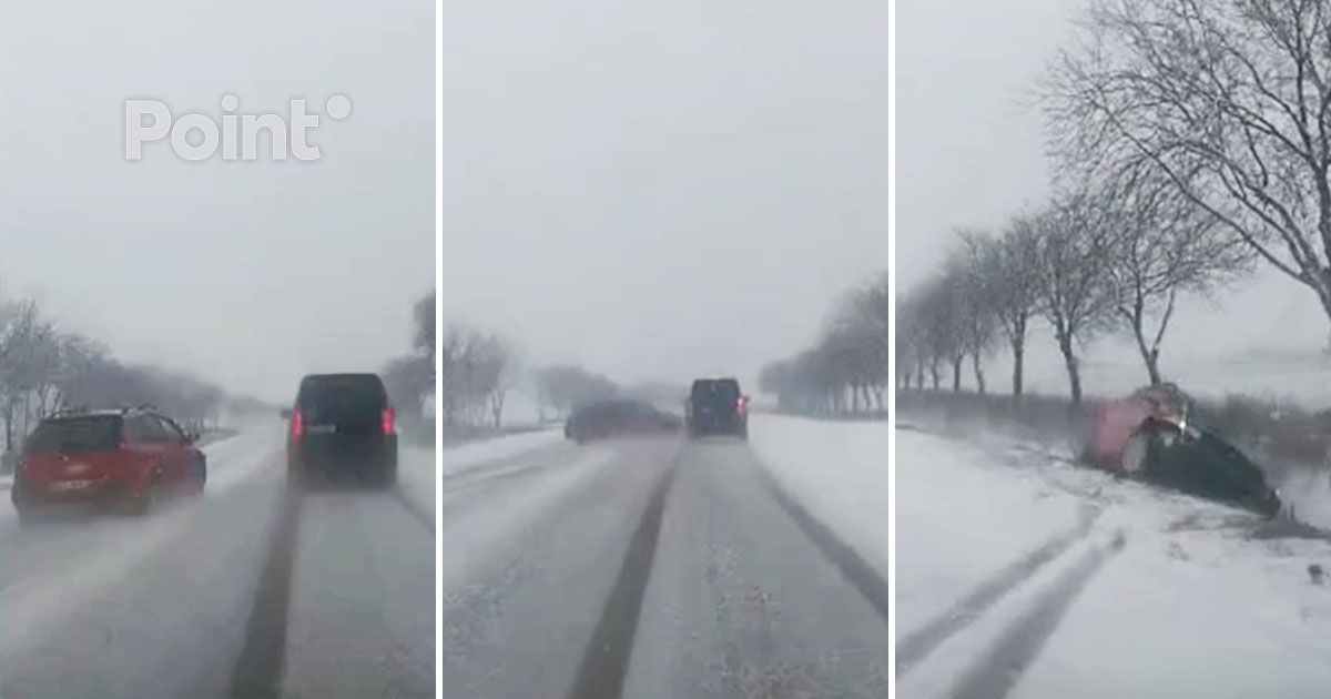 Momentul în care o mașină a ajuns într-un șanț în timpul unei depășiri periculoase.