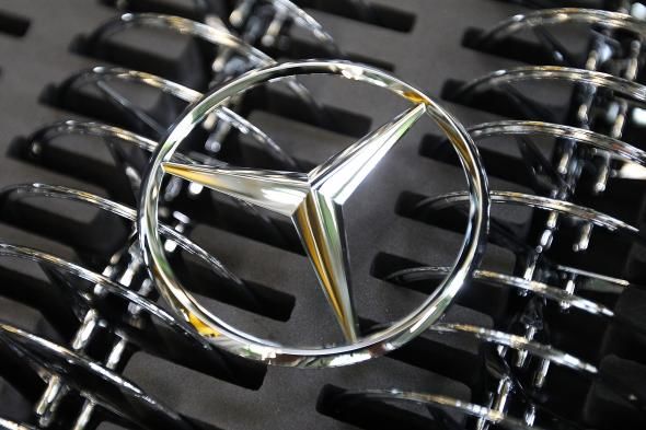 Un milion de automobile Mercedes chemate la service. Foto: GettyImages