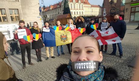 Moldovenii deşteptaţi se ceartă de la distanţă cu statul opac şi corup. Foto: jurnal.md