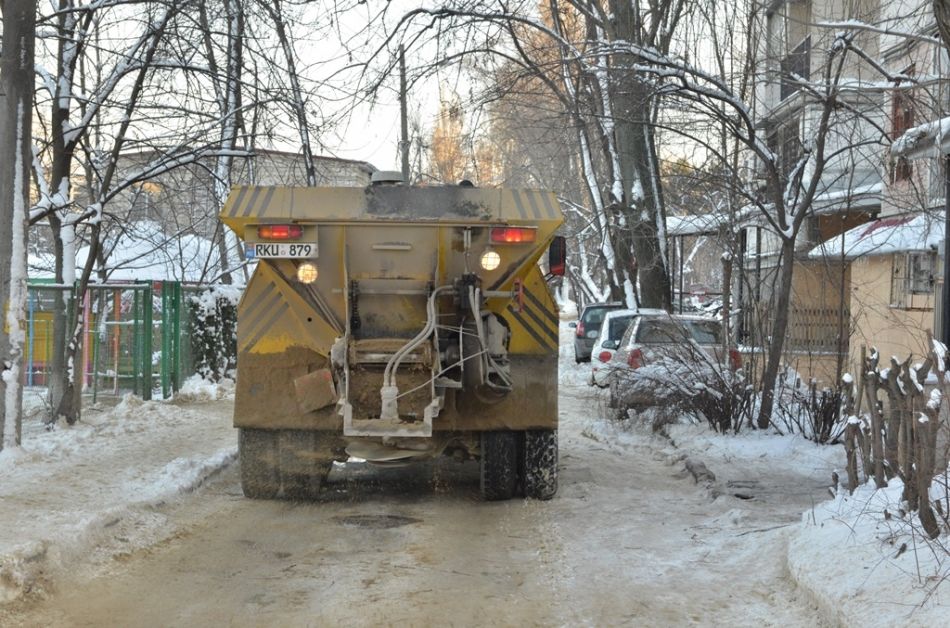 Lista curților de bloc unde a fost împrăștiat materialul antiderapant.