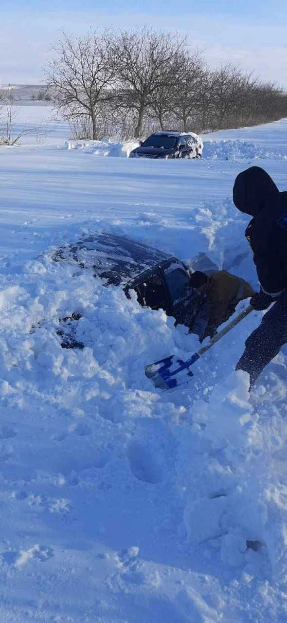 СМИ опубликовали фото с места гибели двух человек в Каушанах.