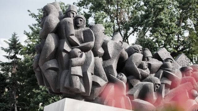 Реабилитированные жертвы политических репрессий получат новые удостоверения.