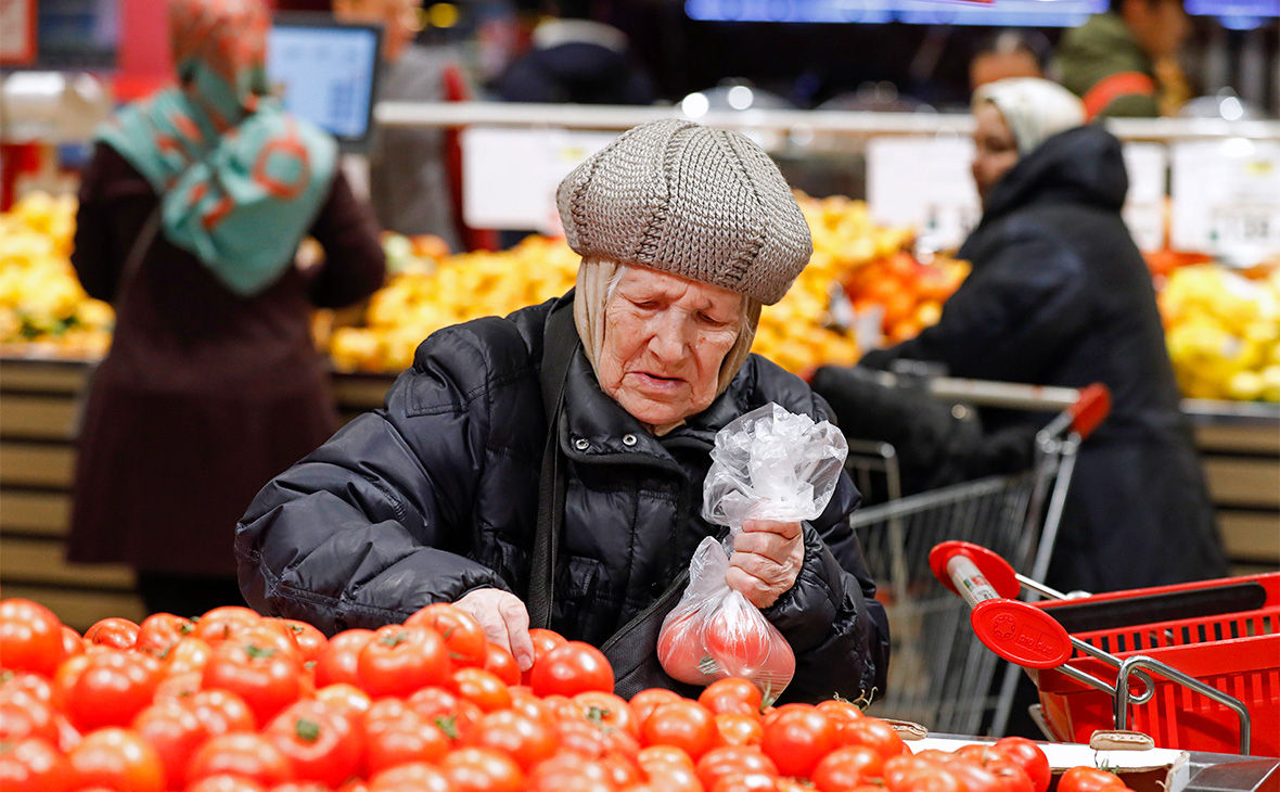 Высокие цены на продукты и коммуналку заставляют граждан экономить.