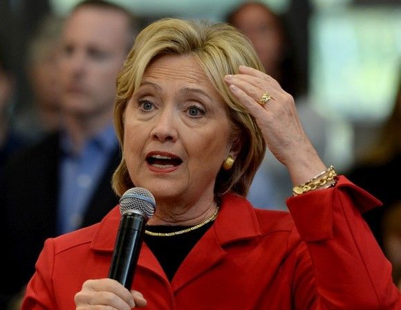 Hillary Clinton dă vina pe agenții ruși și pe Trump pentru pierderea alegerilor.