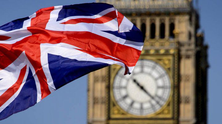 Marea Britanie îşi schimbă politicile de emigrare după Brexit.